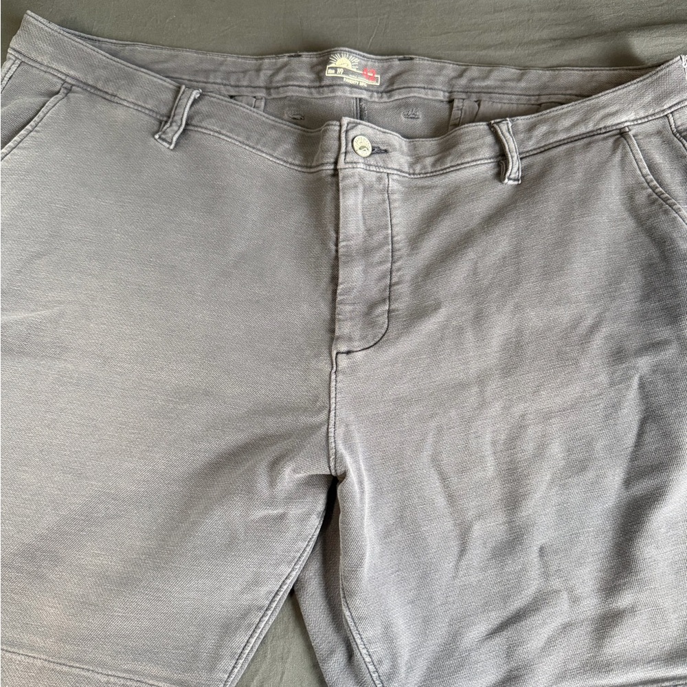 Faherty Men's Flat Front Shorts in Light Gray